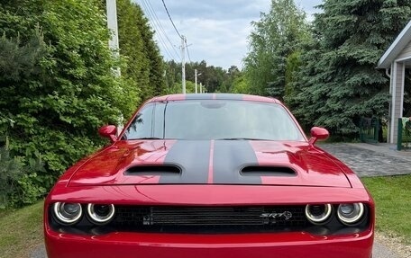 Dodge Challenger III рестайлинг 2, 2016 год, 3 300 000 рублей, 2 фотография