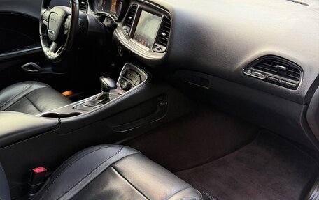 Dodge Challenger III рестайлинг 2, 2016 год, 3 300 000 рублей, 15 фотография