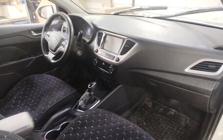 Hyundai Solaris II рестайлинг, 2019 год, 850 000 рублей, 5 фотография