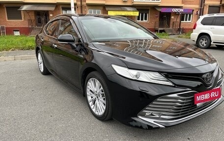Toyota Camry, 2018 год, 2 700 000 рублей, 2 фотография