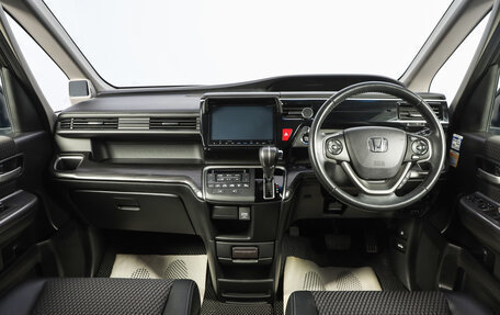 Honda Stepwgn IV, 2016 год, 1 999 000 рублей, 8 фотография