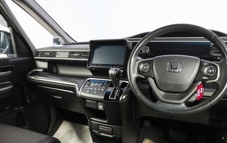 Honda Stepwgn IV, 2016 год, 1 999 000 рублей, 7 фотография