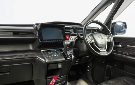 Honda Stepwgn IV, 2016 год, 1 999 000 рублей, 9 фотография