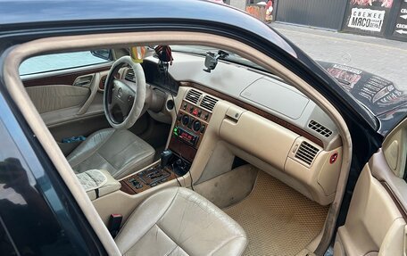 Mercedes-Benz E-Класс, 2000 год, 400 000 рублей, 11 фотография
