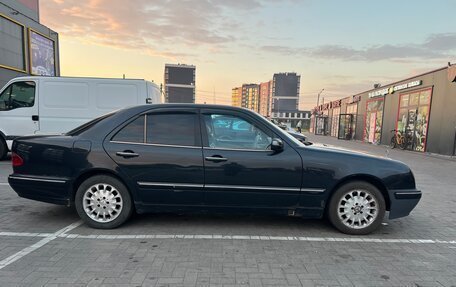 Mercedes-Benz E-Класс, 2000 год, 400 000 рублей, 4 фотография