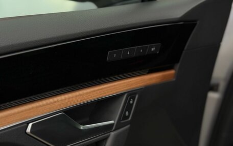 Volkswagen Touareg III, 2019 год, 4 530 000 рублей, 14 фотография
