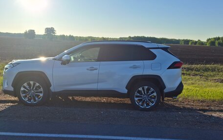 Toyota RAV4, 2019 год, 2 950 000 рублей, 4 фотография
