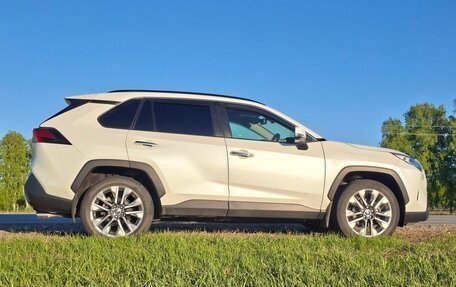 Toyota RAV4, 2019 год, 2 950 000 рублей, 5 фотография