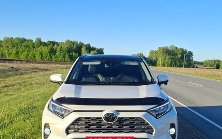 Toyota RAV4, 2019 год, 2 950 000 рублей, 2 фотография