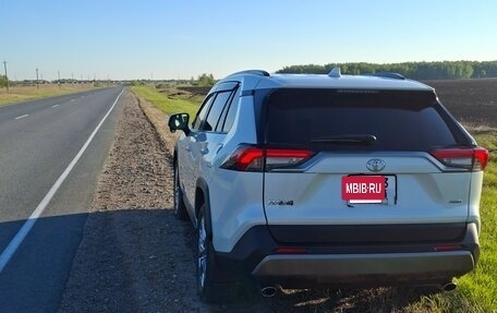 Toyota RAV4, 2019 год, 2 950 000 рублей, 10 фотография