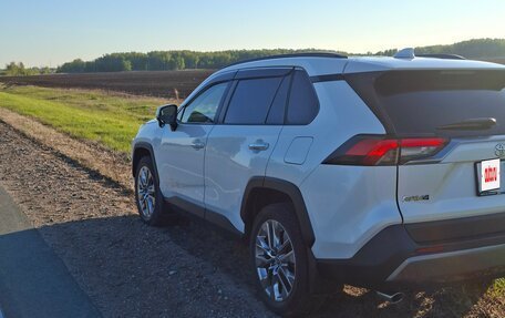 Toyota RAV4, 2019 год, 2 950 000 рублей, 9 фотография