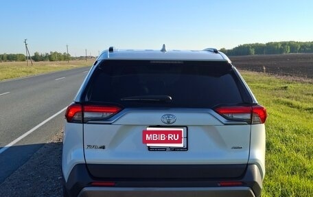 Toyota RAV4, 2019 год, 2 950 000 рублей, 11 фотография
