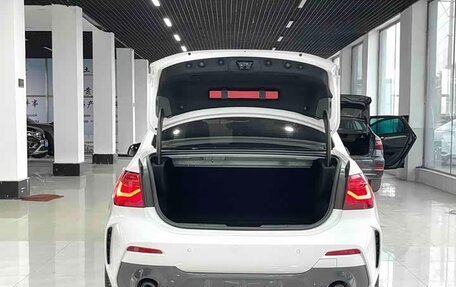 BMW 1 серия, 2023 год, 1 900 000 рублей, 13 фотография