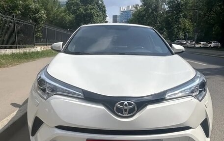 Toyota C-HR I рестайлинг, 2018 год, 2 399 000 рублей, 2 фотография