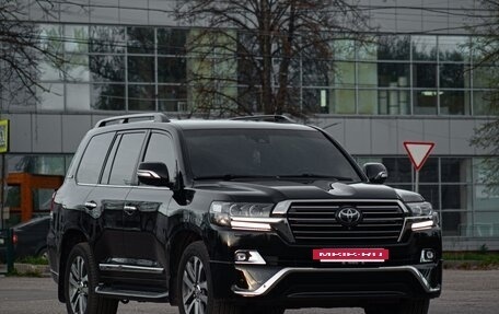 Toyota Land Cruiser 200, 2017 год, 6 550 000 рублей, 3 фотография
