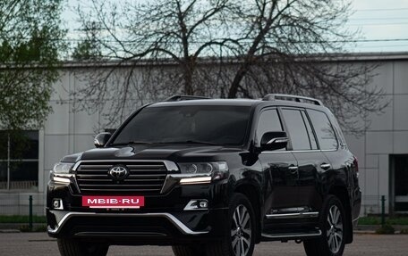 Toyota Land Cruiser 200, 2017 год, 6 550 000 рублей, 2 фотография