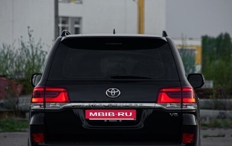 Toyota Land Cruiser 200, 2017 год, 6 550 000 рублей, 7 фотография
