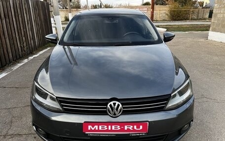 Volkswagen Jetta VI, 2011 год, 950 000 рублей, 3 фотография