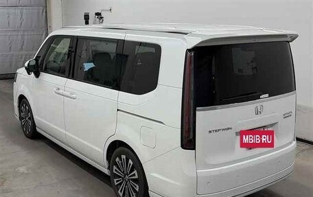 Honda Stepwgn, 2023 год, 2 400 000 рублей, 3 фотография
