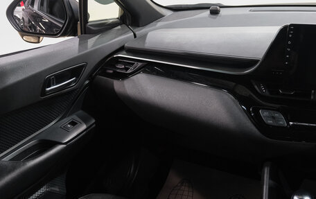 Toyota C-HR I рестайлинг, 2018 год, 2 349 000 рублей, 17 фотография
