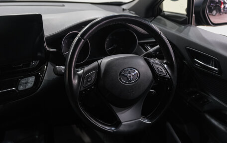 Toyota C-HR I рестайлинг, 2018 год, 2 349 000 рублей, 18 фотография