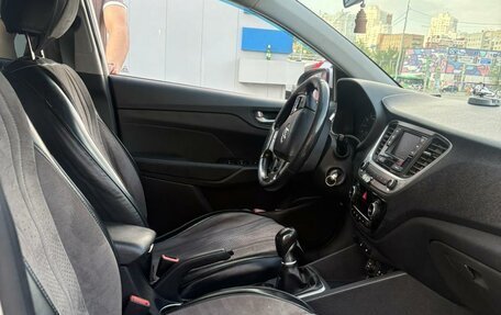 Hyundai Solaris II рестайлинг, 2017 год, 870 000 рублей, 1 фотография