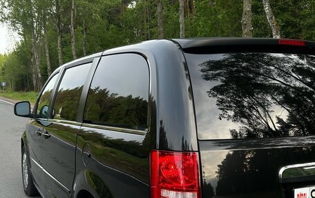 Chrysler Town & Country V рестайлинг, 2010 год, 1 200 000 рублей, 3 фотография