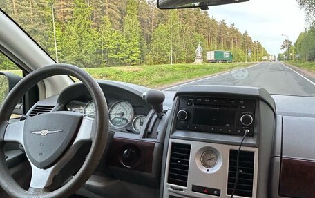 Chrysler Town & Country V рестайлинг, 2010 год, 1 200 000 рублей, 6 фотография