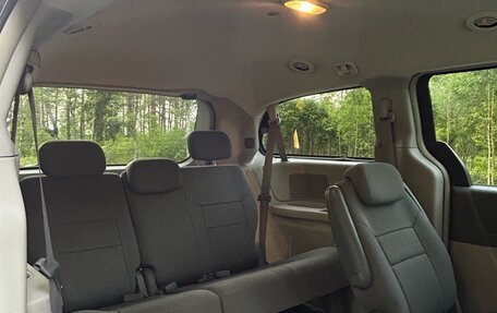 Chrysler Town & Country V рестайлинг, 2010 год, 1 200 000 рублей, 7 фотография