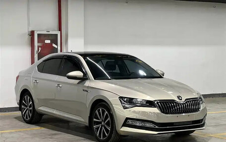Skoda Superb III рестайлинг, 2023 год, 1 740 888 рублей, 3 фотография