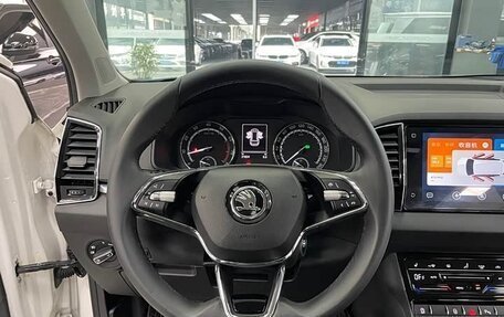 Skoda Karoq I, 2022 год, 1 860 000 рублей, 9 фотография