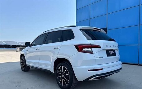 Skoda Karoq I, 2022 год, 1 930 000 рублей, 6 фотография