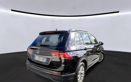 Volkswagen Tiguan II, 2022 год, 2 342 000 рублей, 2 фотография