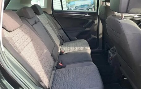 Volkswagen Tiguan II, 2022 год, 2 342 000 рублей, 7 фотография