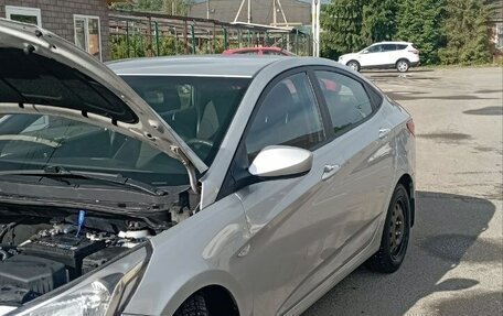 Hyundai Solaris II рестайлинг, 2016 год, 950 000 рублей, 2 фотография