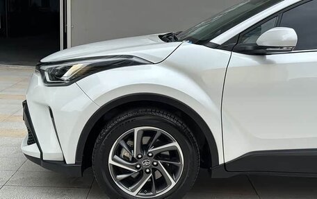 Toyota C-HR I рестайлинг, 2022 год, 1 665 000 рублей, 10 фотография