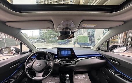 Toyota C-HR I рестайлинг, 2022 год, 1 665 000 рублей, 12 фотография