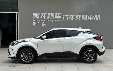 Toyota C-HR I рестайлинг, 2022 год, 1 665 000 рублей, 4 фотография