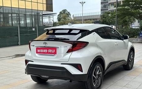 Toyota C-HR I рестайлинг, 2022 год, 1 665 000 рублей, 11 фотография