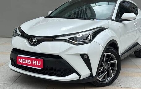 Toyota C-HR I рестайлинг, 2022 год, 1 665 000 рублей, 3 фотография
