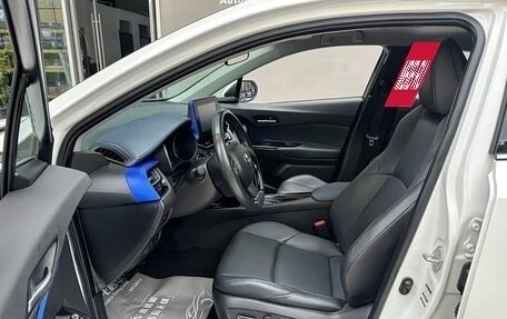Toyota C-HR I рестайлинг, 2022 год, 1 665 000 рублей, 6 фотография