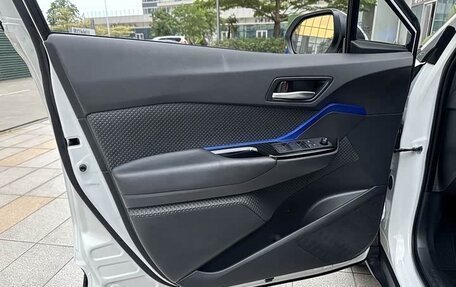 Toyota C-HR I рестайлинг, 2022 год, 1 665 000 рублей, 18 фотография