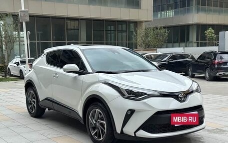 Toyota C-HR I рестайлинг, 2022 год, 1 665 000 рублей, 19 фотография