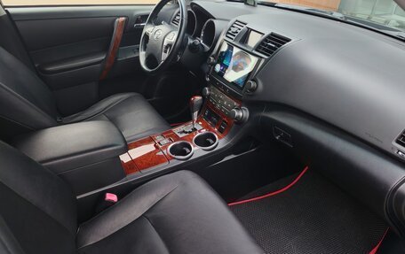 Toyota Highlander III, 2010 год, 1 950 000 рублей, 12 фотография