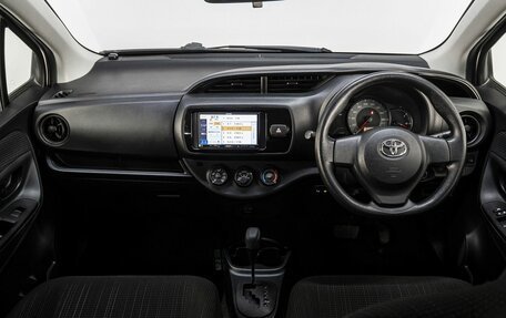 Toyota Vitz, 2019 год, 1 099 000 рублей, 17 фотография