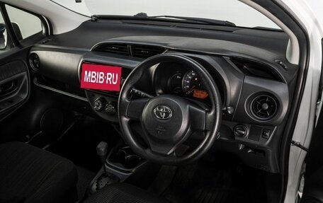 Toyota Vitz, 2019 год, 1 099 000 рублей, 10 фотография