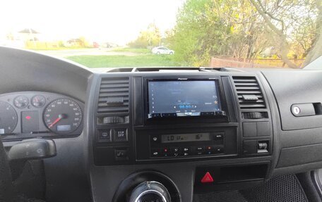 Volkswagen Caravelle T5, 2008 год, 1 900 000 рублей, 24 фотография