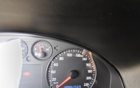 Volkswagen Caravelle T5, 2008 год, 1 900 000 рублей, 23 фотография