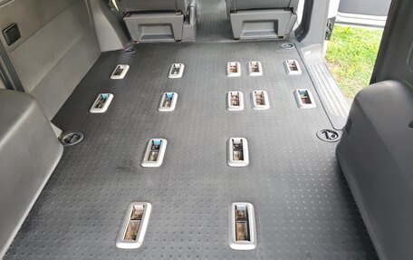 Volkswagen Caravelle T5, 2008 год, 1 900 000 рублей, 19 фотография