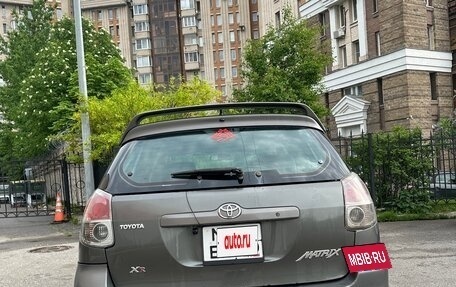 Toyota Matrix, 2004 год, 585 000 рублей, 4 фотография